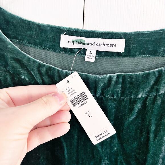 Cupcakes & Cashmere Anthropologie Christel Romantic Velvet Top - Picture 4 of 7